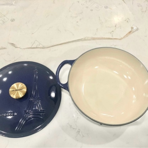 Le Creuset Eiffel Indigo 2.25qt - Picture 5 of 6